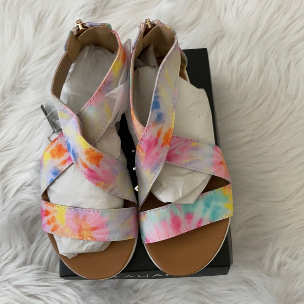 Tahari tie dye criss cross Sandal NWT
